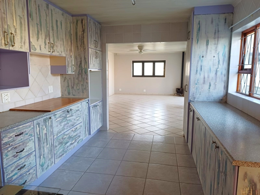 To Let 3 Bedroom Property for Rent in Wavecrest Eastern Cape